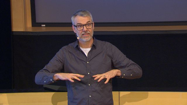 Doktor i at fortælle i skolen